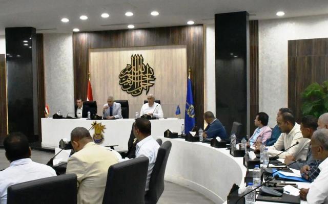 اجتماع محافظ أسوان مع القيادات المحلية الجديدة