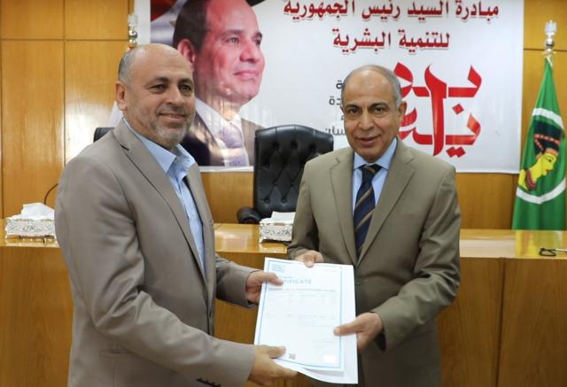 محافظ المنيا يسلم شهادات “ICDL”