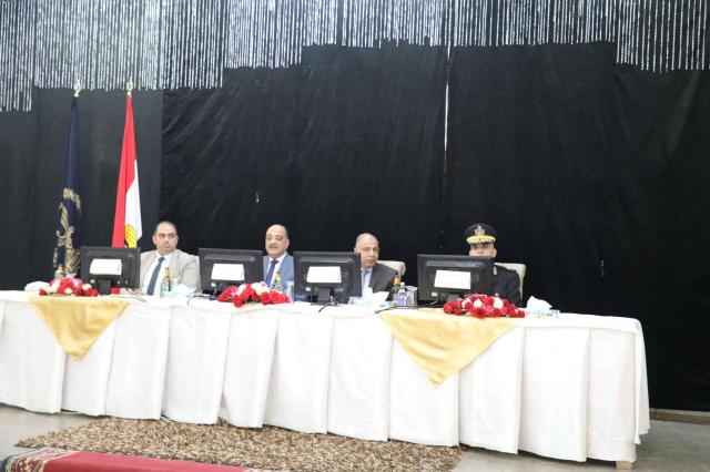محافظ المنيا ومدير الأمن يشهدان إجراء القرعة للحج