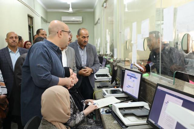 محافظ بني سويف يتابع سير العمل بمنظومة التصالح