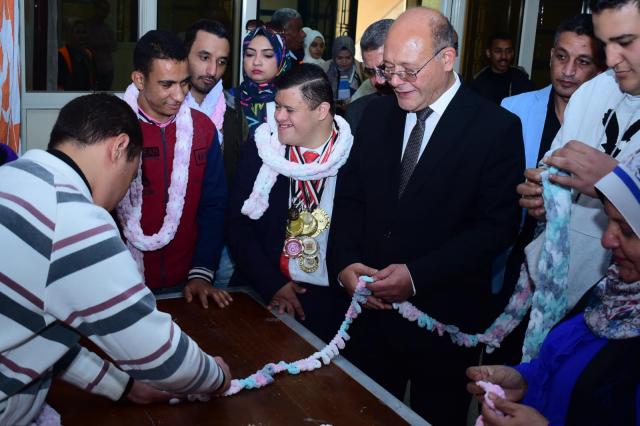 ..رئيس جامعة سوهاج يتفقد تدريبات ذوى الهمم