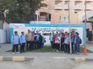 بالصور.. وفد من مدرسة خالد...
