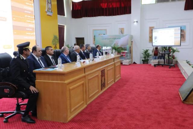 محافظ الوادي الجديد يشهد القرعة العلنية
