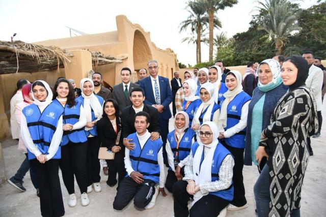 .محافظ الفيوم يفتتح مهرجان تونس للخزف والفخار