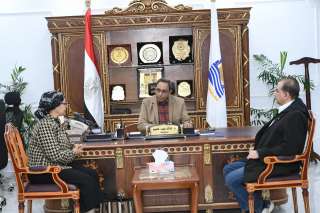 محافظ قنا يلتقي رئيس معهد...
