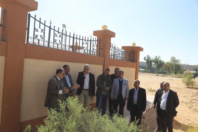 جولة تفقدية لرئيس جامعة جنوب الوادي