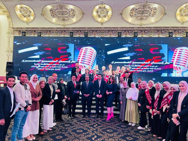المهرجان العاشر للمذيع الحصري يكرم رئيس الجامعة