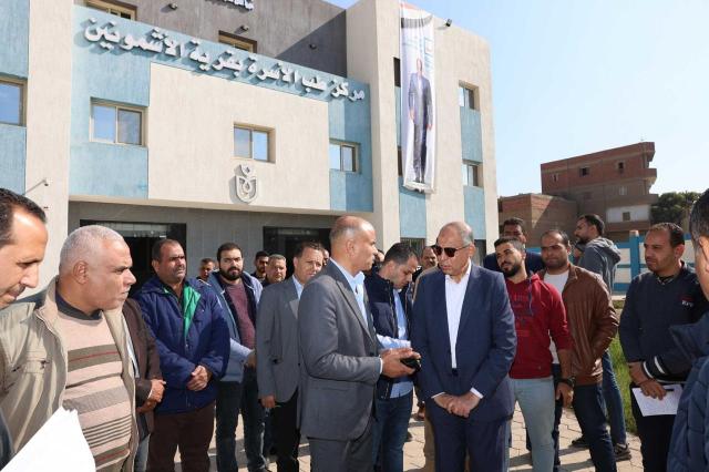 محافظ المنيا يتفقد مركز "طب الأسرة"