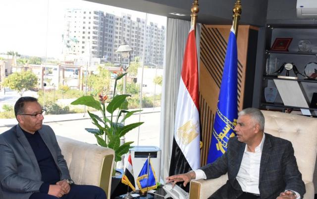 لقاء محافظ أسوان مع نائب وزير النقل