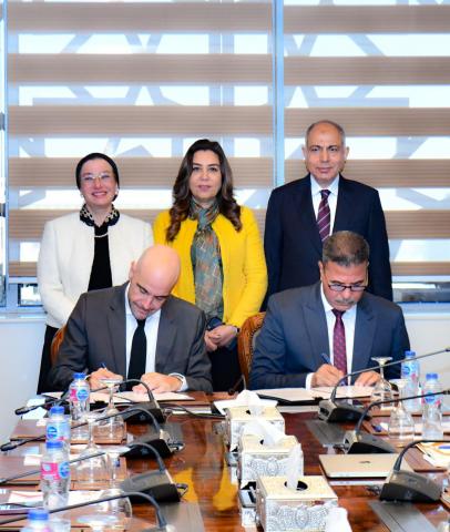 توقيع عقد إدارة وتشغيل مصنع تدويرالمخلفات