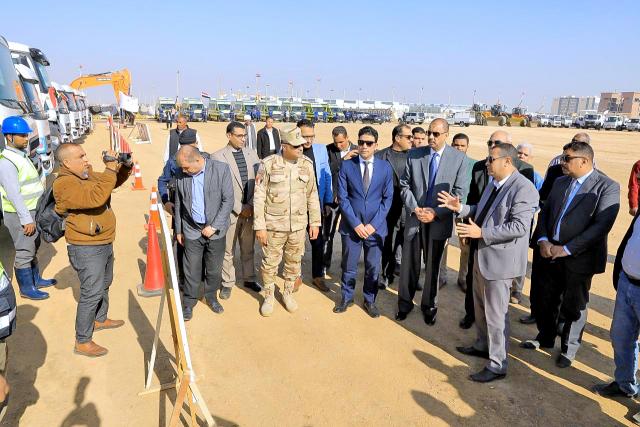 محافظ سوهاج يتفقد اصطفاف المعدات