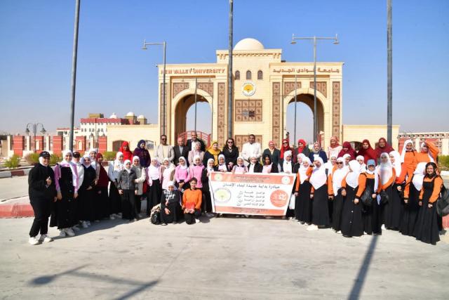 طلاب المدارس في زيارة لجامعة الوادي الجديد