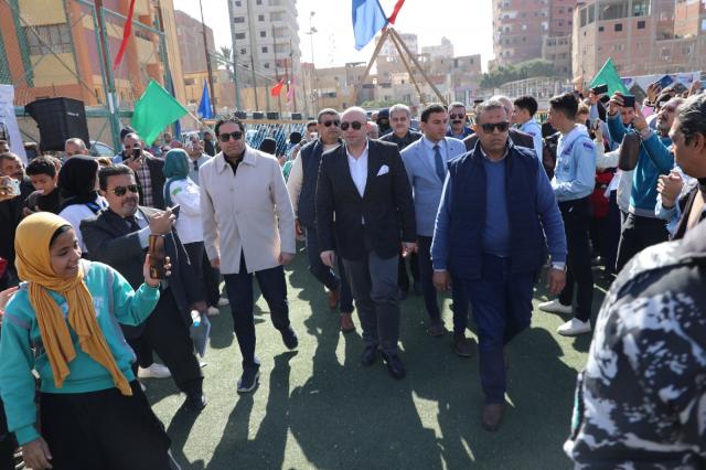 محافظ بني سويف يتابع جهود تفعيل مبادرة "بداية "