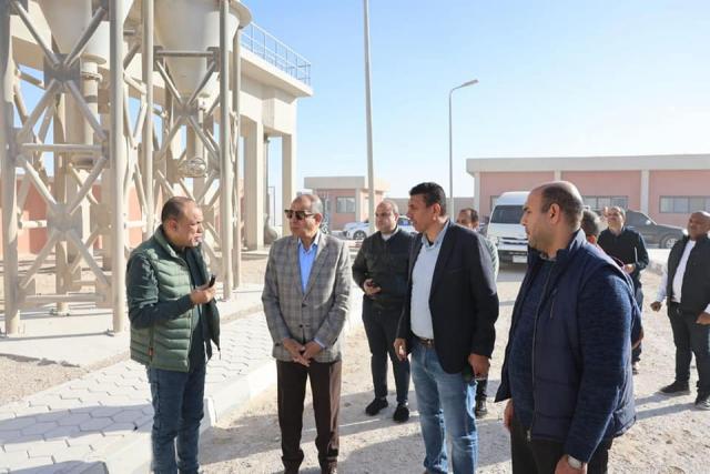 محافظ المنيا يتفقد محطة صرف جبل الطير بسمالوط