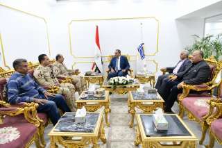 محافظ قنا ورئيس الشعبة الهندسية...