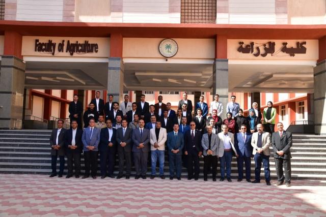 رئيس جامعة الوادى الجديد يجتمع بمجلس اتحاد الطلاب
