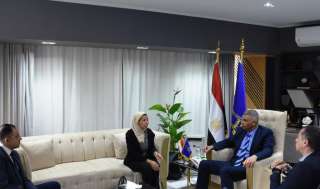 تعرف علي تفاصيل لقاء محافظ...