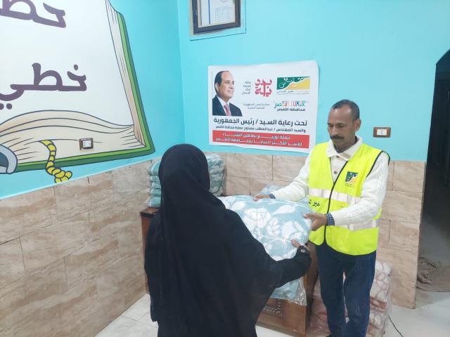 توزيع البطاطين