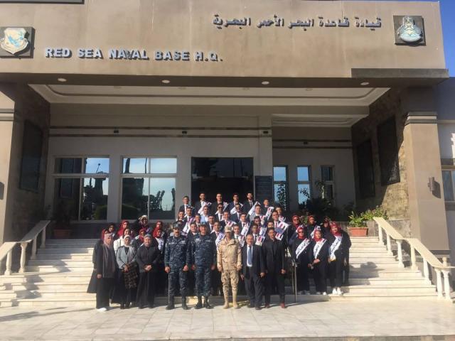 طلاب جامعة أسيوط يزورون قاعدة سفاجا البحرية