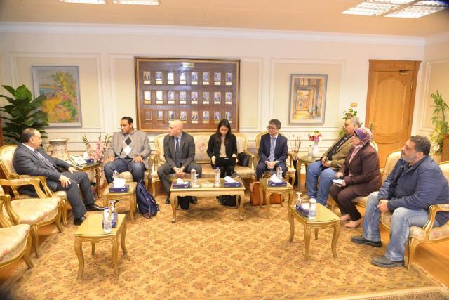 محافظ أسيوط يستقبل فريق المتابعة والتقييم بالبنك ا