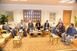 محافظ أسيوط يستقبل فريق المتابعة...