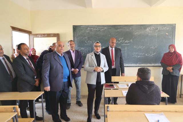نائب محافظ الوادي الجديد تتفقّد "الثانوية الزراعية