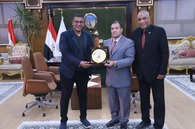جامعة جنوب الوادى تكرم مؤسسة تحيا مصر