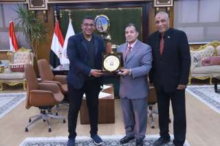 جامعة جنوب الوادى تكرم مؤسسة...