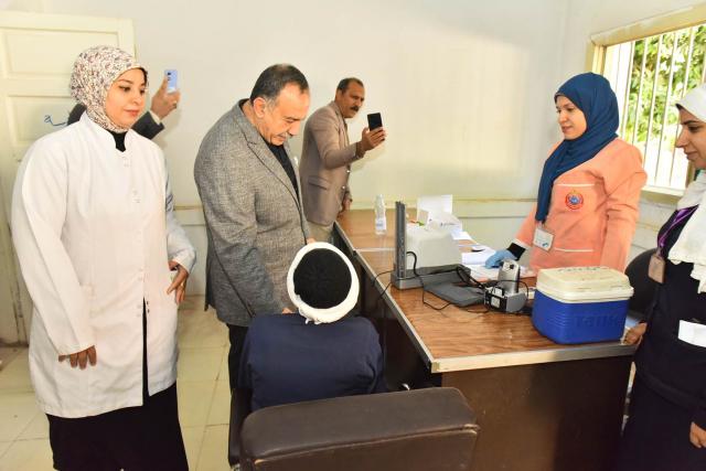 محافظ أسيوط يتفقد مركز صحي الفتح
