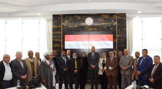 حوار مفتوح بين محافظ أسوان ورؤساء...