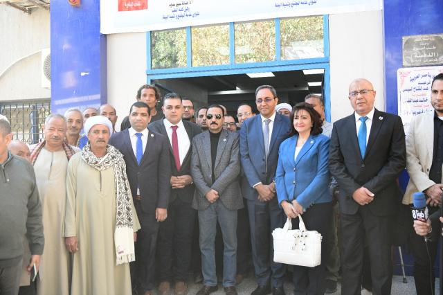 محافظ قنا يتفقد فعاليات قافلة جامعة عين شمس
