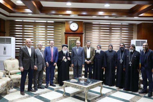 محافظ المنيا يستقبل مطران ملوى ووفداً كنسياً