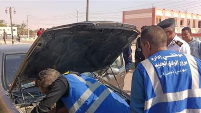 حملة مرورية لفحص المركبات بمركز بلاط