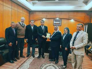 خلال استقباله لرئيس مجلس أمناء...