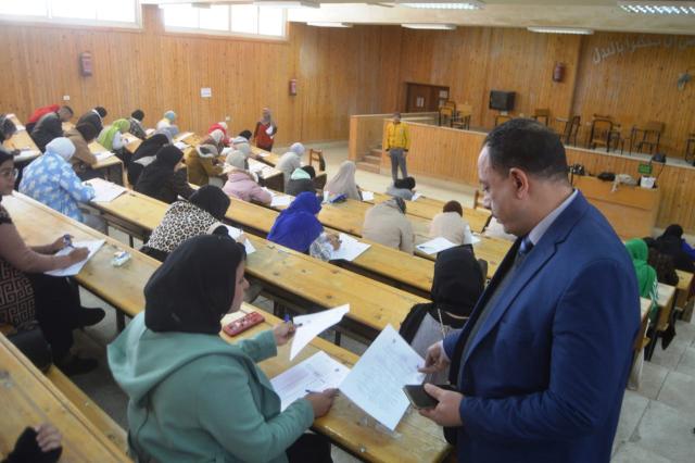 امتحانات كلية الحقوق