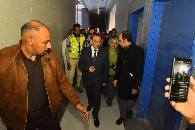 محافظ أسيوط يتفقد أعمال إنشاء وحدة طب الأسرة