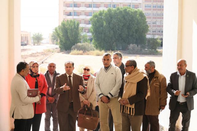 جولة رئيس جامعة جنوب الوادى