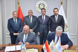 وزير التموين ومحافظ الوادي الجديد...