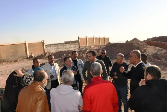 ناب محافظ أسوان و ممثلى أهالى حى اللوتس
