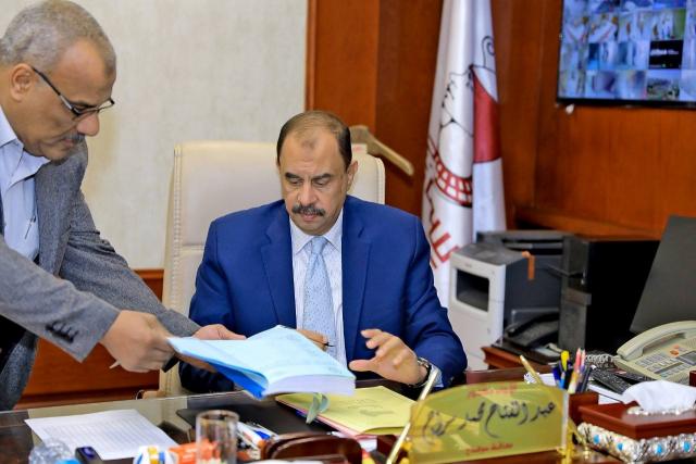 محافظ سوهاج يعتمد ترقية 2109 موظف