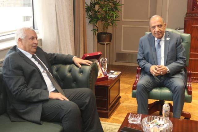 وزير الكهرباء يلتقي محافظ الوادي الجديد