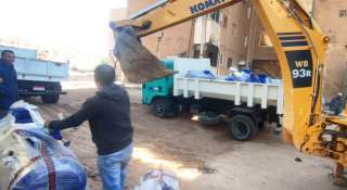 محافظ أسوان يتواصل مع وزير الإسكان...