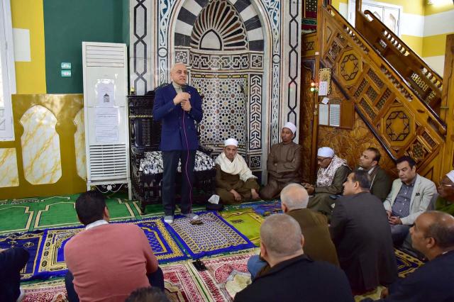محافظ الأقصر يتحدث للمصلين
