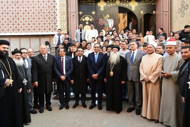 محافظ قنا يقدم التهنئة للأقباط بمناسبة عيد الميلاد