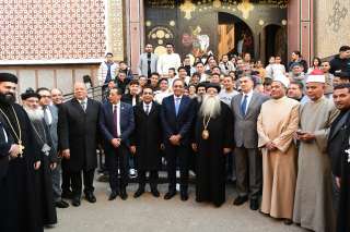 محافظ قنا يقدم التهنئة للأقباط...