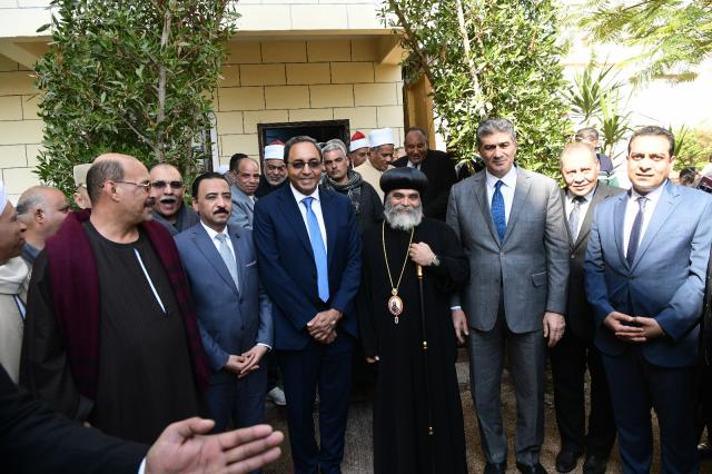 محافظ قنا يهنئ الأقباط بعيد الميلاد المجيد
