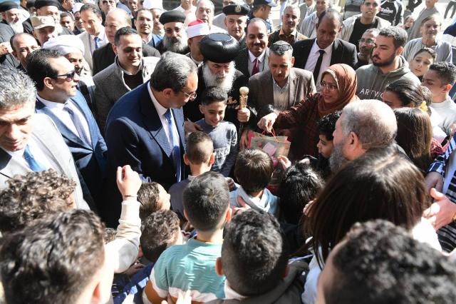 محافظ قنا يهنئ أقباط قوص بعيد الميلاد المجيد