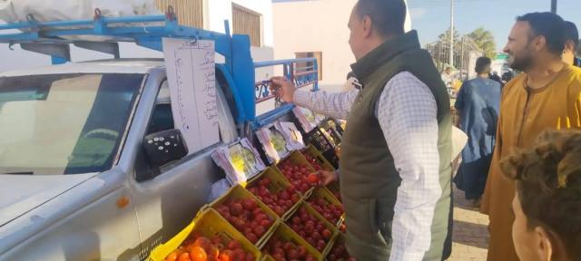 رئيس مركز بلاط يتفقد سوق اليوم الواحد