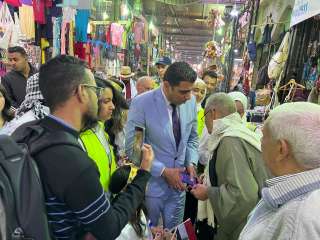 نائب محافظ يلتقي أصحاب البازارات...