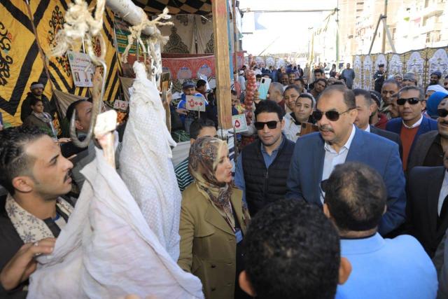 محافظ سوهاج يفتتح سوق اليوم الواحد بمدينة طما